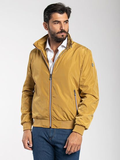 Bomber tecnico con cappuccio estraibile
