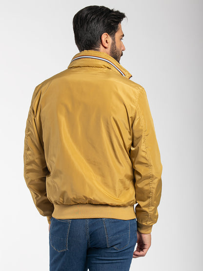 Bomber tecnico con cappuccio estraibile