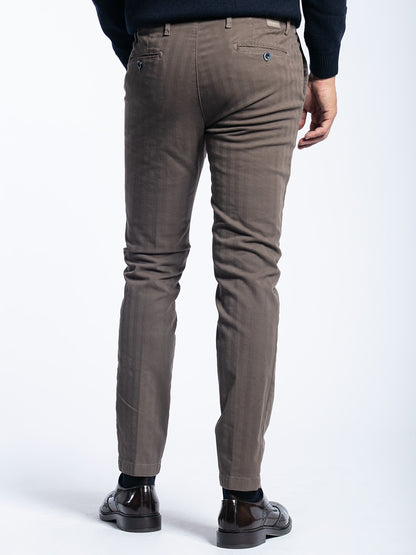 Pantalone chino in cotone aramaturato