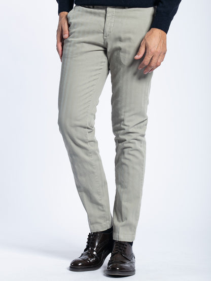 Pantalone chino in cotone aramaturato