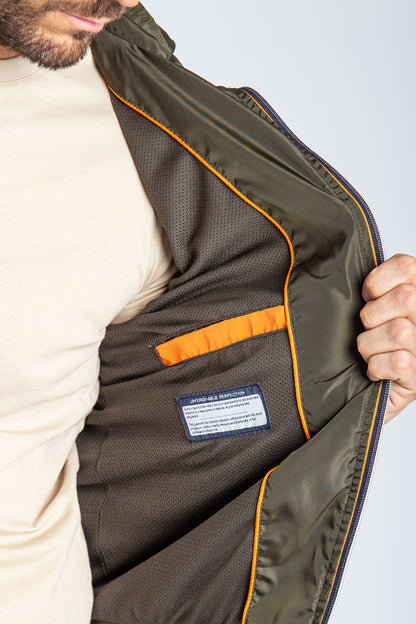 Bomber tecnico con cappuccio estraibile