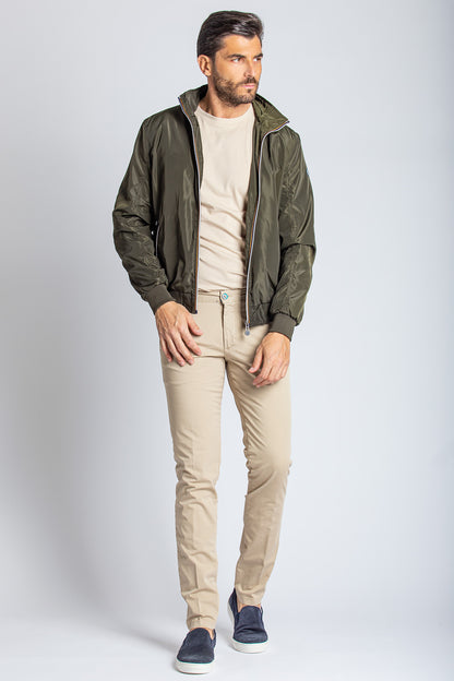 Bomber tecnico con cappuccio estraibile