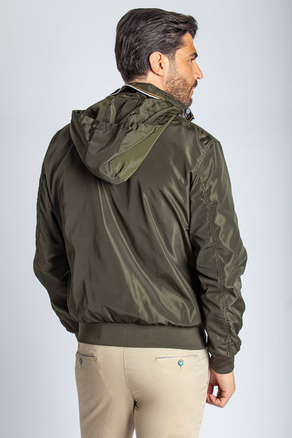 Bomber tecnico con cappuccio estraibile