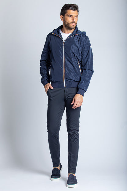 Bomber tecnico con cappuccio estraibile