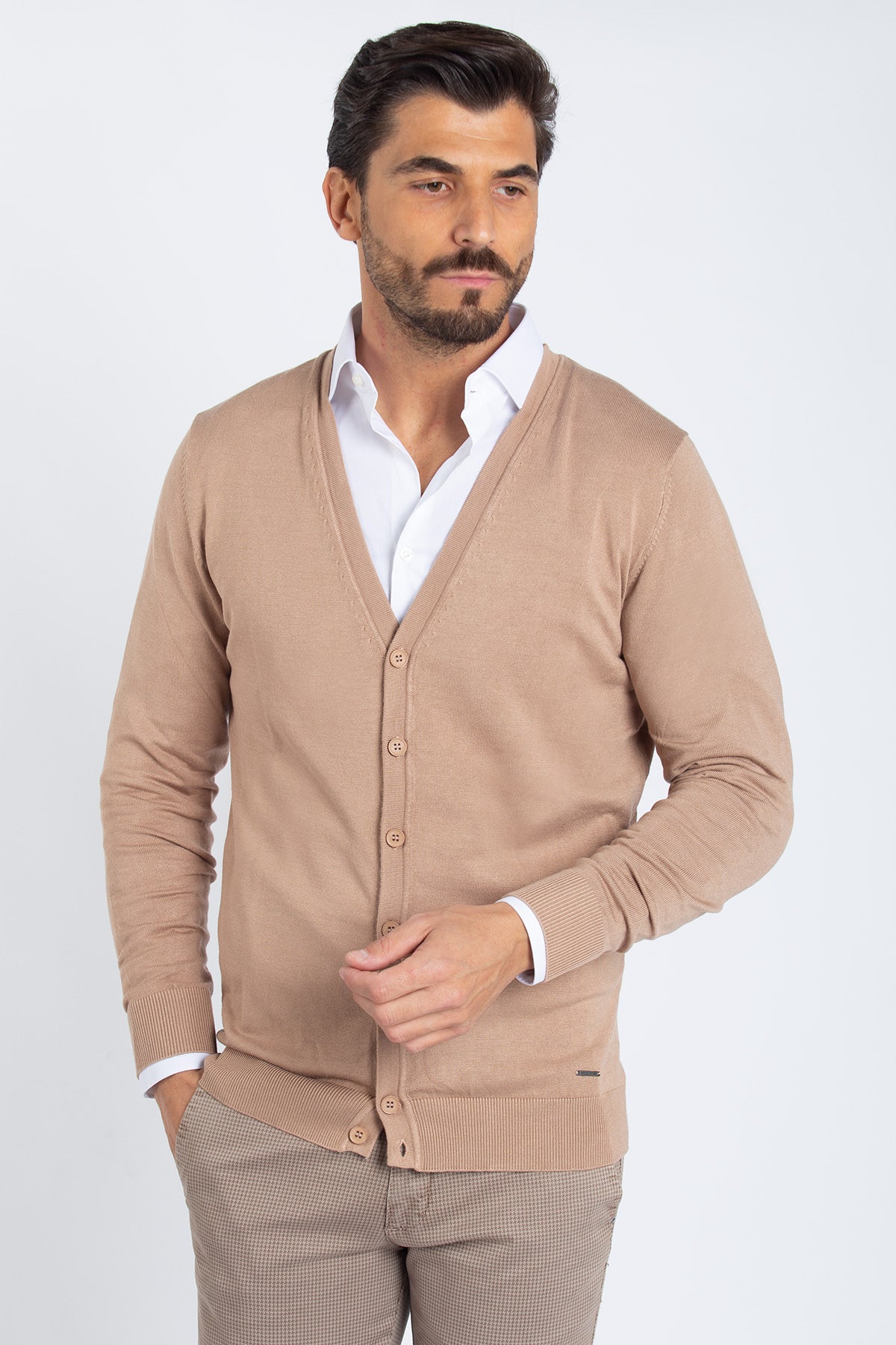 Cardigan con bottoni in tinta